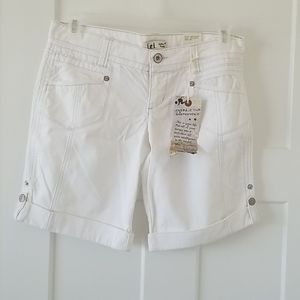 NWT LEI White Shorts. 9
